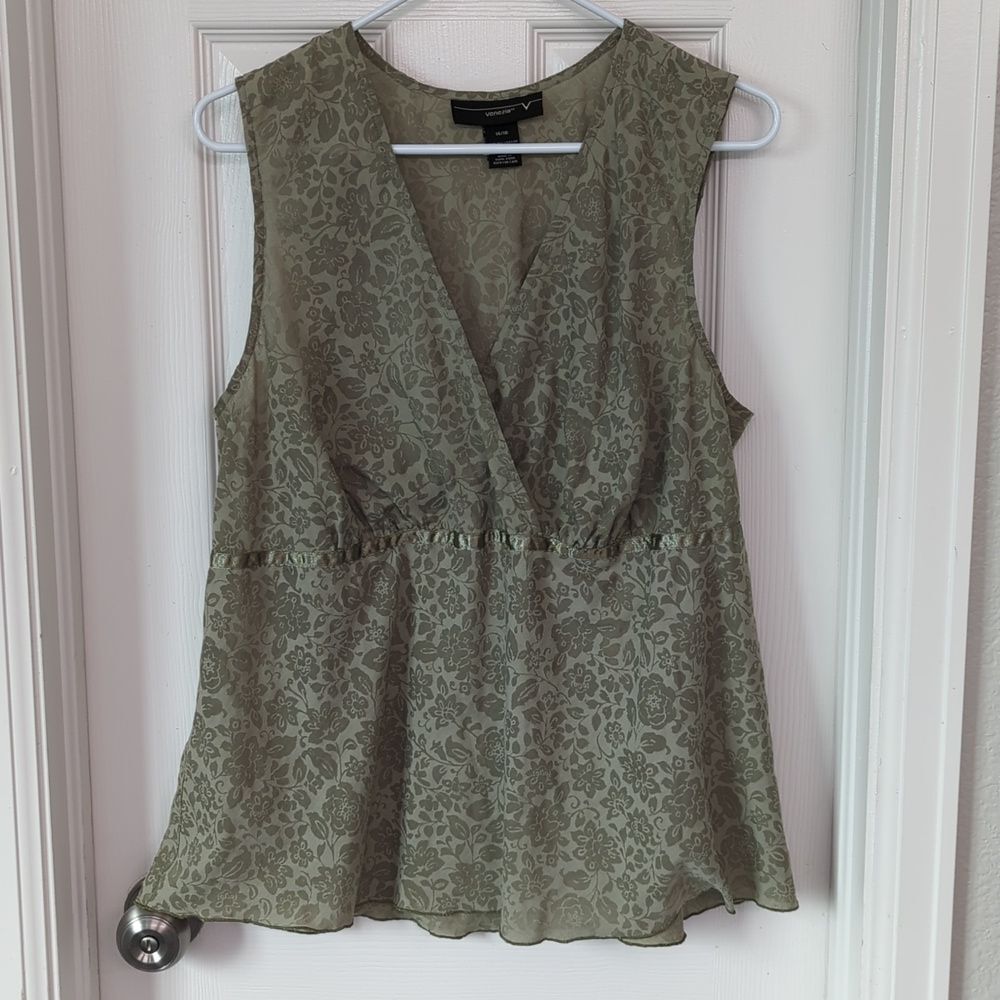 Venezia sleeveless v neck summer top size 14/16